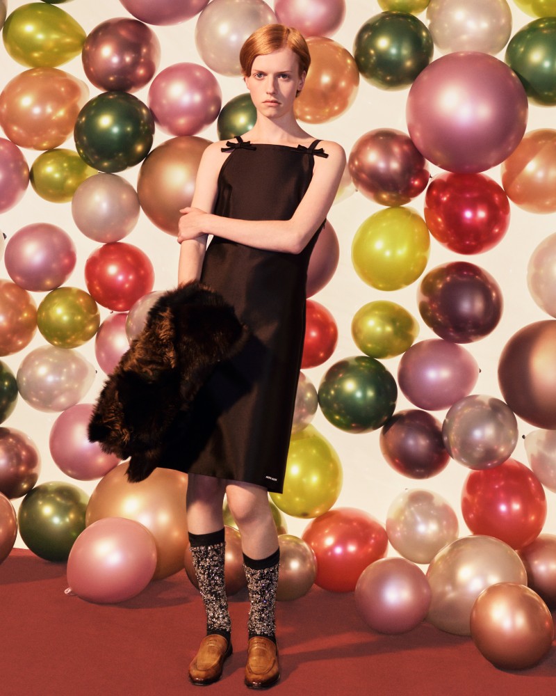 mm_25_digital_holiday25-fashion_photo_collateral_derived_17_nologo_4x5_300