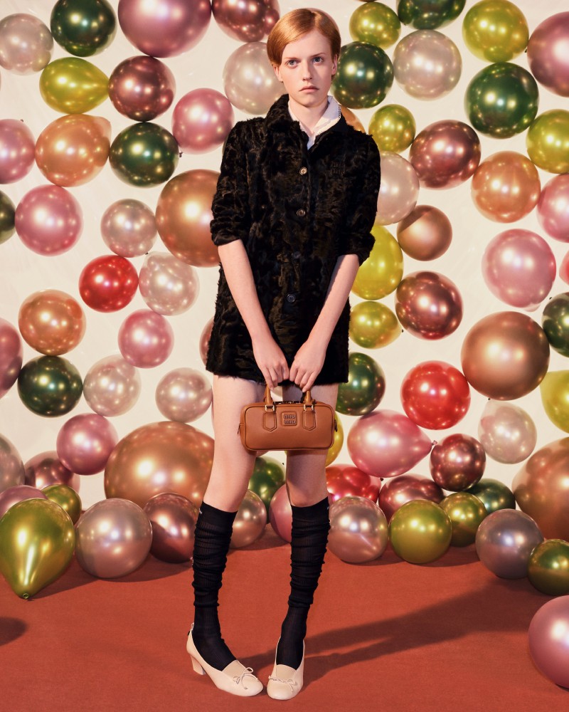 mm_25_digital_holiday25-fashion_photo_collateral_derived_07_nologo_4x5_300