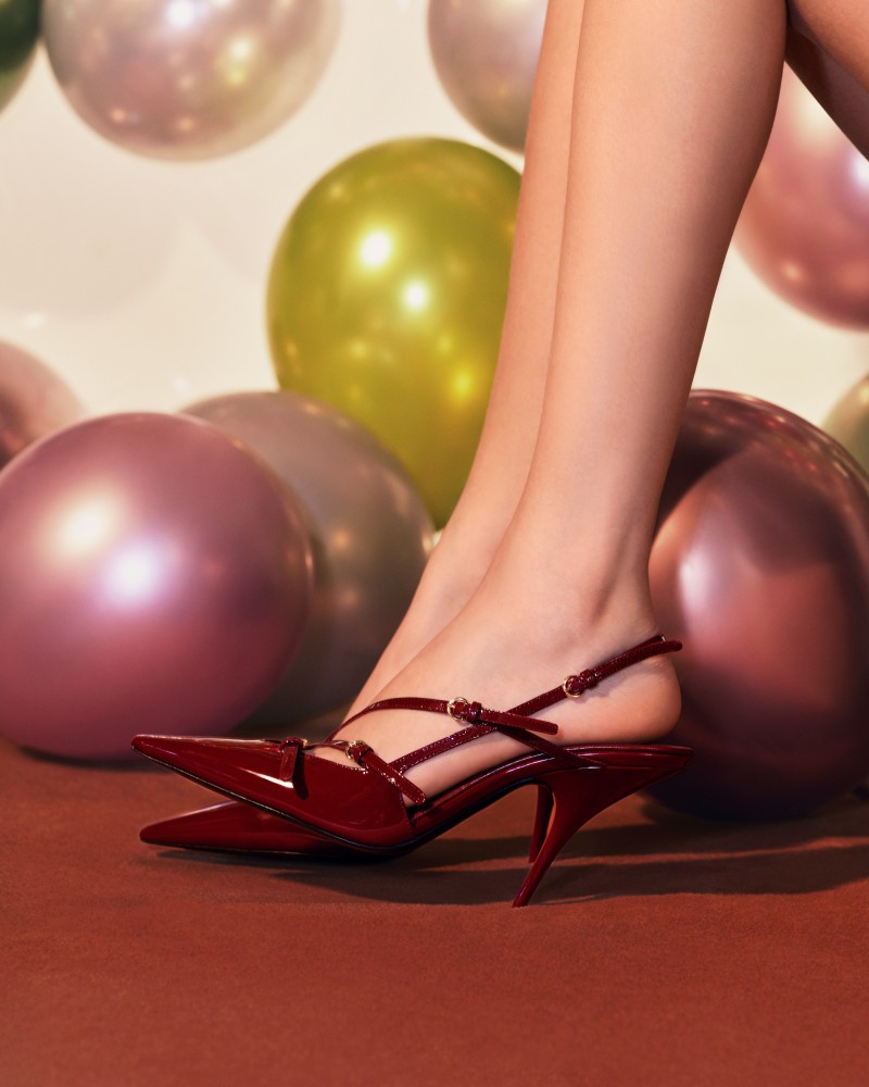 mm_25_digital_holiday25-fashion_photo_collateral_derived_16_nologo_4x5_300