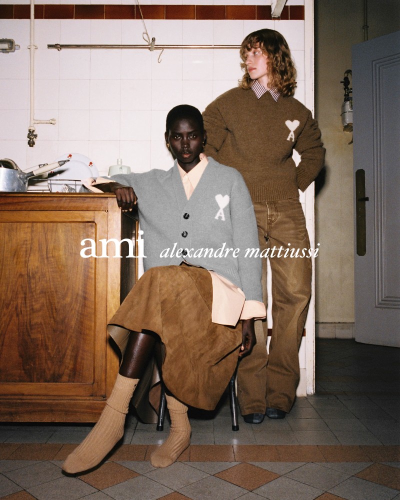 ami_vestiaire_knitwear_02_4x5_logo