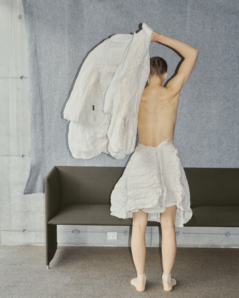 241106_service_s06_183-couch-copy