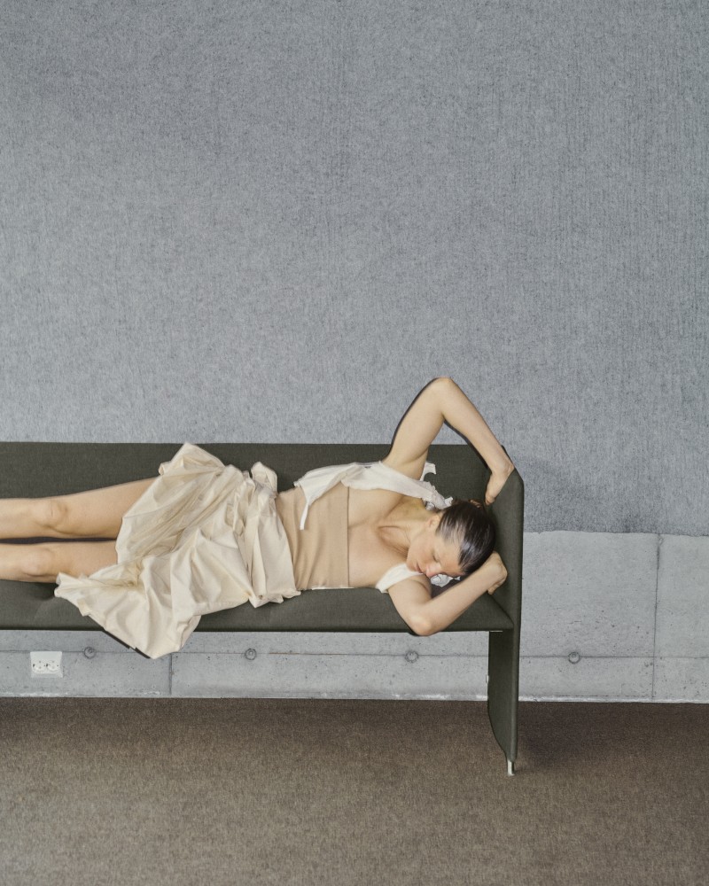 241106_service_s06_134-couch-copy