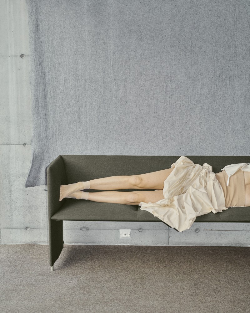 241106_service_s06_133-couch-copy