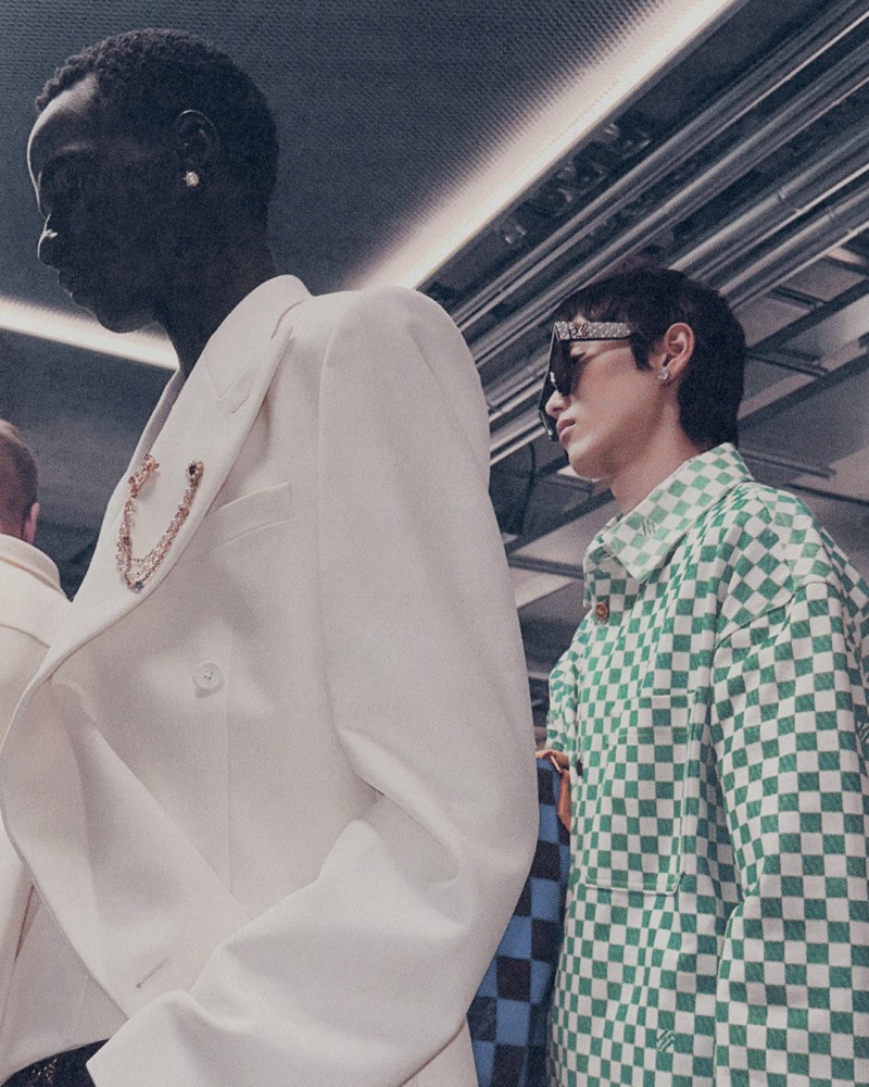 1_marievalognes_lv_scan_4_men_s_ss24_show_backstage-image_social_1080x1350-2