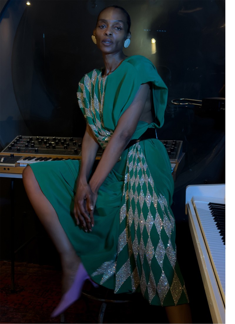 8_mv_theface_01-1600px-v2