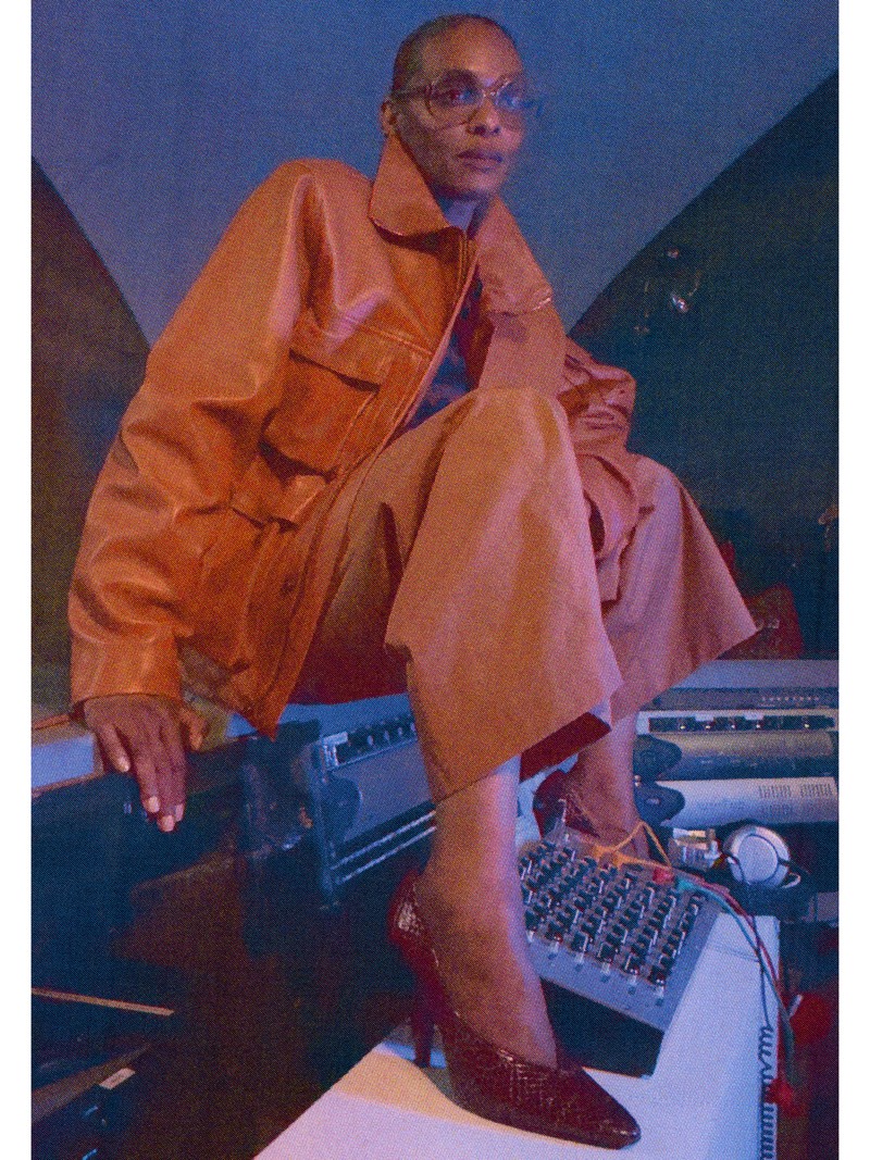 8_mv_theface_09-1600px-v2