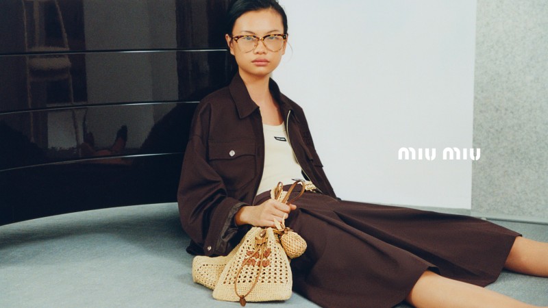 miumiu-may-520-logo-onmodel-stills_30