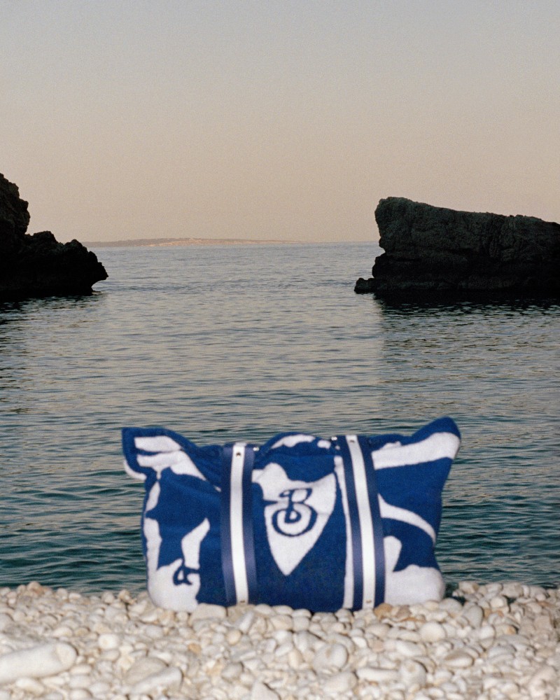 burberry_2024_summer_stories_still_life_cropped_logo_srgb_02_4x5